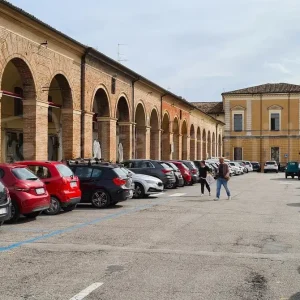 Piazza Marini, prima della pedonalizzazione si pensi ai parcheggi